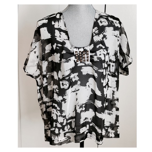 COLLECTIVE CONCEPTS SHEER TOP - Picture 2 of 5